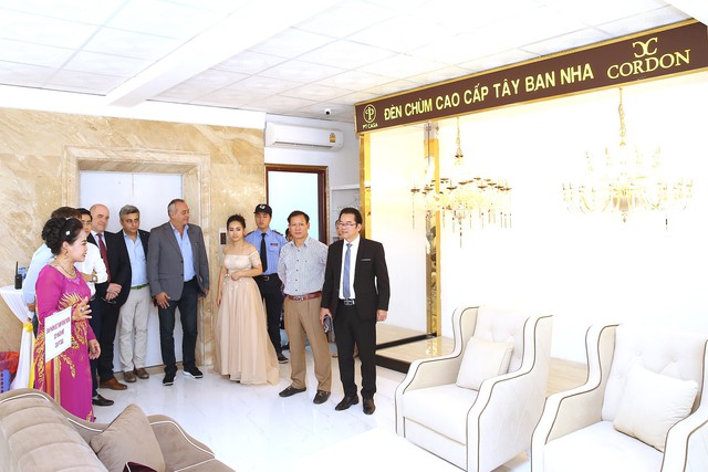 Các quan khách đánh giá cao ý tưởng không tặng hoa mà hướng đến hoạt động thiết thực của PT Casa