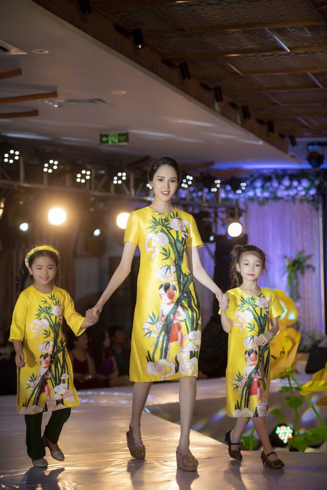 Không ít khán giả bất ngờ về vóc dáng mảnh dẻ của Á hậu Việt Nam 2012 dù cô đã trải qua một lần sinh nở.