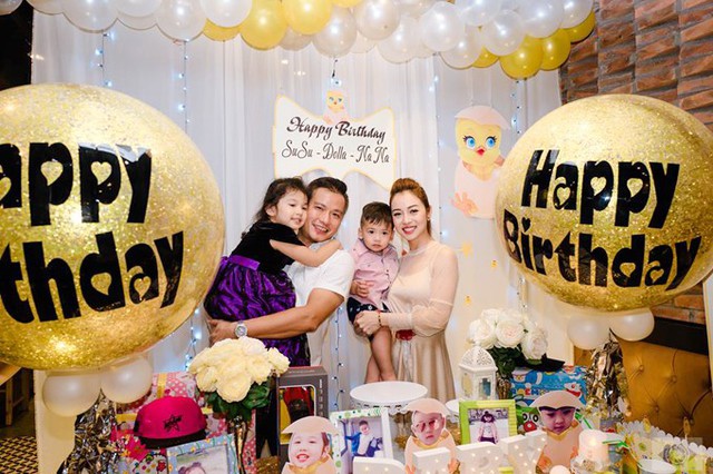 Trước chuyến nghỉ dưỡng ở Nha Trang, vợ chồng Jennifer Phạm từng tổ chức sinh nhật chung cho bé Na cùng một vài người bạn.