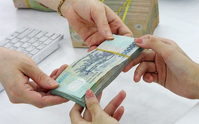 Mức lương cơ sở cũ l&agrave; 1.300.000 đồng/th&aacute;ng sẽ được tăng th&ecirc;m 90.000 đồng từ ng&agrave;y 1/7/2018. H&igrave;nh minh họa
