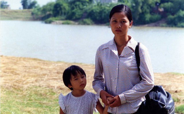 Diễn viên Thúy Hà trong phim Bến không chồng của đạo diễn Lưu Trọng Ninh.