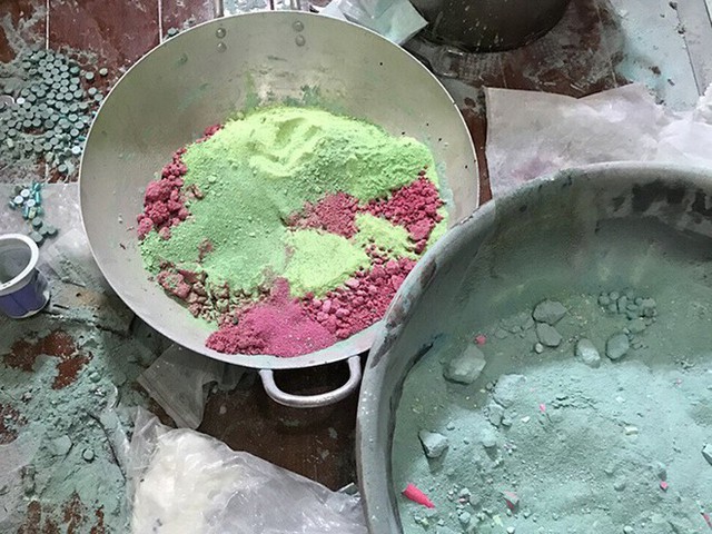 Thành phẩm chế biến, sản xuất hàng cấm.