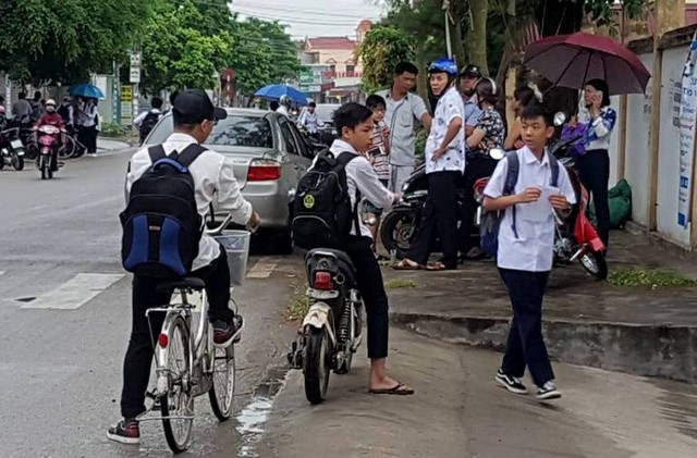 Hơn 2 vạn thí sinh của TP. Hải Phòng bước vào kỳ thi tuyển sinh lớp 10. Ảnh: ML