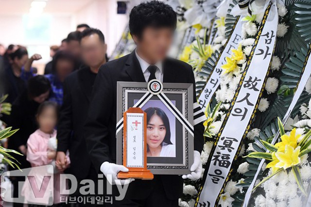 Lễ tang ca sĩ Lim Eun Sook diễn ra hôm 5/6 trong không khí u buồn.