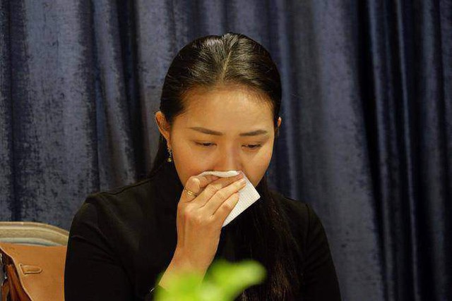 Phan Như Thảo không ngừng rơi nước mắt khi kể lại chuyện con gái suýt bị bắt cóc.