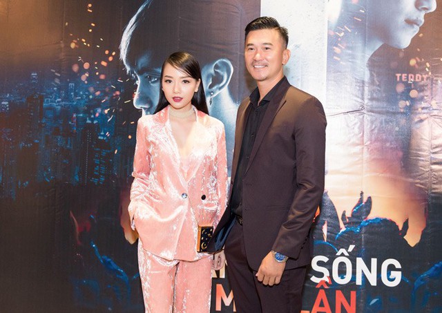 Diễn viên Quốc Cường hội ngộ đàn em Băng Di trong buổi ra mắt phim mới.