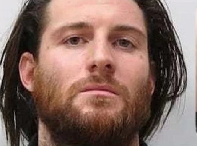 Lần cuối c&ugrave;ng cảnh s&aacute;t nắm trong tay h&igrave;nh ảnh khu&ocirc;n mặt của nghi phạm.