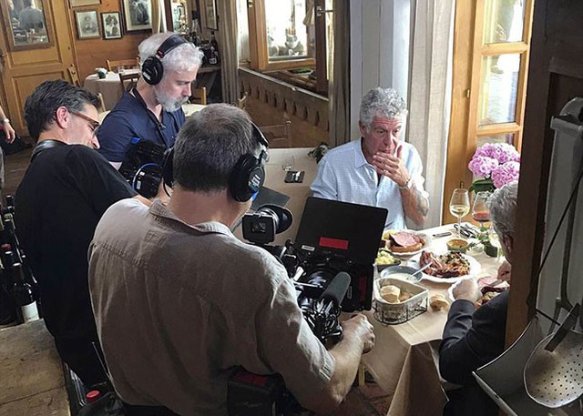 
Lần ghi hình cuối cùng trong cuộc đời của Anthony Bourdain hôm 4/6. Ảnh: CNN.
