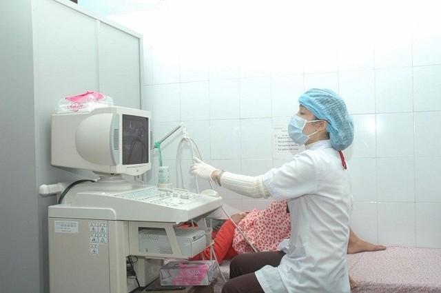 
Siêu âm sàng lọc trước sinh tại Bệnh viện Phụ sản Hà Nội. Ảnh: Phương Mai
