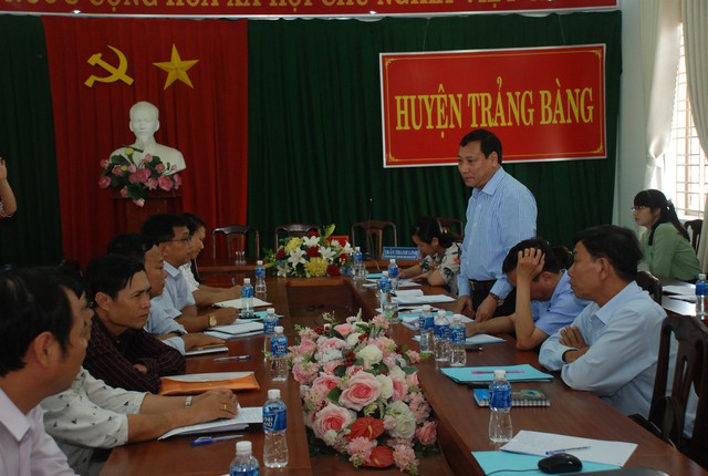 
hó Tổng cục trưởng Tổng cục Dân số- KHHGĐ Võ Thành Đông phát biểu ý kiến tại buổi làm việc tại huyện Trảng Bàng.
