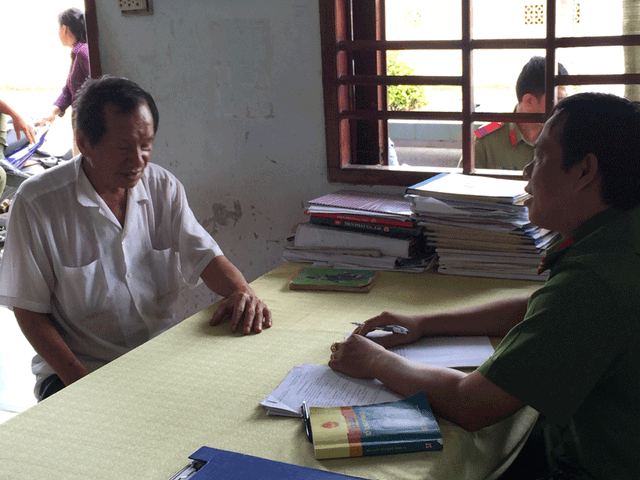 Công an làm việc với Trần Văn Hiếu .