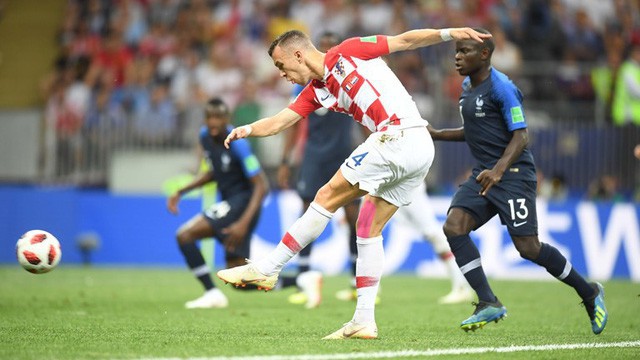 Khoảnh khắc Perisic gỡ hòa 1-1 cho Croatia ở phút 28