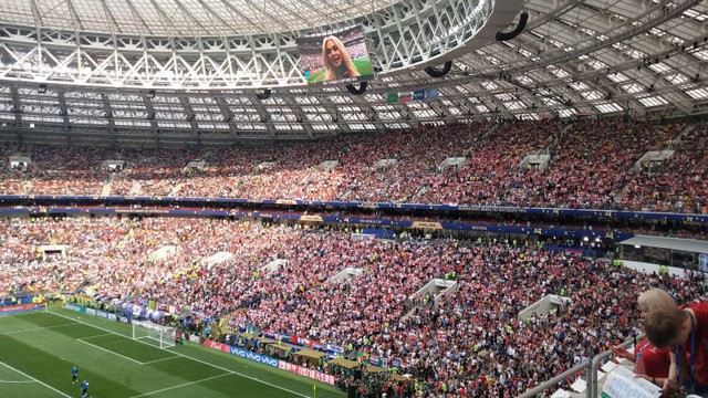 Bầu không khí tuyệt vời ở sân Luzhniki trước giờ bóng lăn