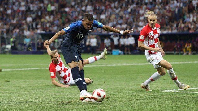 Mbappe luôn bị các hậu vệ Croatia kèm rất chặt