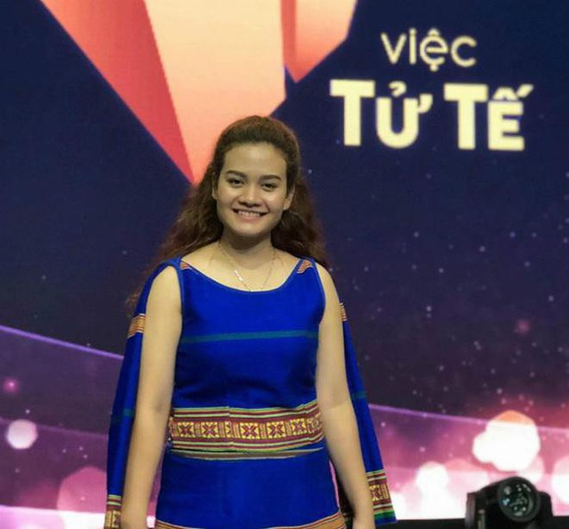 Y Byen l&agrave; một c&ocirc; g&aacute;i xinh đẹp, h&aacute;t hay v&agrave; rất y&ecirc;u thương trẻ nhỏ. C&ocirc; đ&atilde; cưu mang một b&eacute; trai sơ sinh sắp bị ch&ocirc;n sống v&igrave; hủ tục lạc hậu
