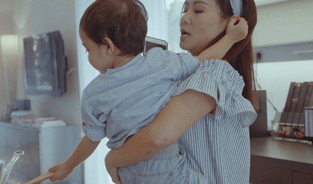 Bé Gấu, con trai đầu lòng của Thu Minh, xuất hiện trong MV của mẹ.