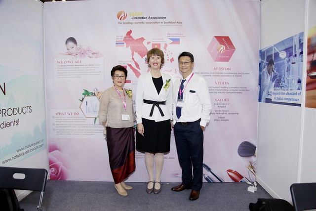 Bà Claudia Bonfiglioli - Tổng Giám đốc Công ty INFORMA Beauty là một trong những thành viên của Hiệp hội mỹ phẩm ASEAN.