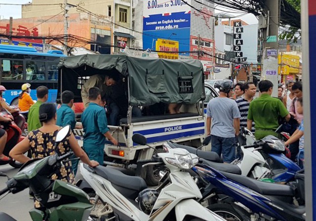 
Công an vây bắt nhóm cướp có hung khí. Ảnh: Lê Trai.
