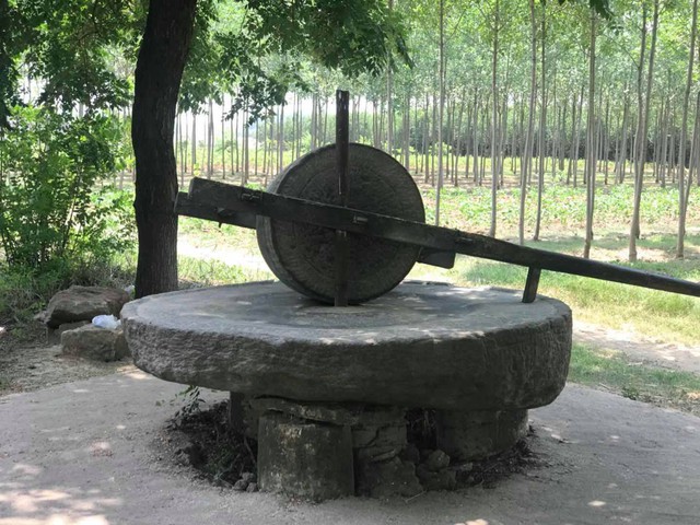 Chiếc cối đá xay ngô làm mèn mén khủng của một gia đình người dân tộc HMông ở Hà Giang