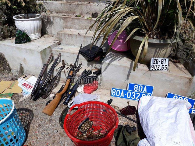
Nhiều vũ khí nóng, biển số giả được phát hiện trong nhà của trùm ma túy Nguyễn Thanh Tuân
