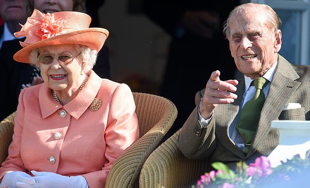Nữ hoàng Anh và chồng cùng đi xem thi đấu polo trong giải Royal Windsor Cup hôm 25/6. Ảnh: Antony Jones.