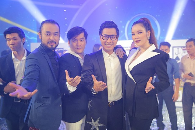 Bộ ba giám khảo bao gồm Petey Majik, Palmas và Lý Nhã Kỳ bên MC Nguyên Khang sau khi chương trình kết thúc.