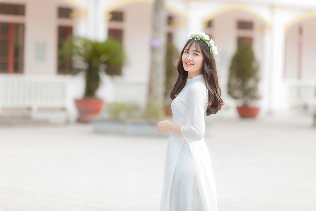 Ho&agrave;ng Thị Tố Uy&ecirc;n gi&agrave;nh ng&ocirc;i thủ khoa to&agrave;n trường với số điểm 27,25 khối C.