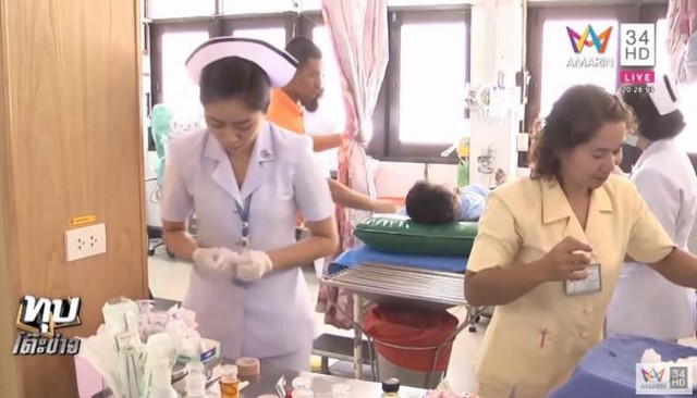 Nạn nhân Suwit hốt hoảng tỉnh dậy trong bệnh viện và phát hiện của quý đã bị mất.