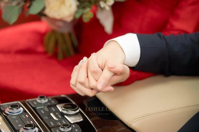 Tú Anh và bạn đời Gia Lộc chính thức nên duyên vợ chồng trong lễ cưới hoành tráng vào ngày 21/7 tại trung tâm tiệc cưới lớn nhất nhì Hà Nội.