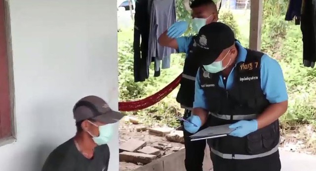 Do tức giận vì nạn nhân có hành vi sàm sỡ vợ mình, Permsak đã ra tay đánh đập và cắt luôn dương vật của nạn nhân.