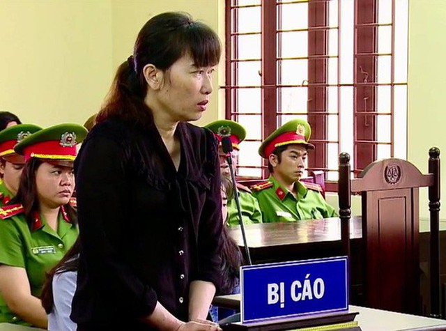 Phạm Thị Mỹ Linh khóc nức nở tại tòa