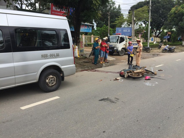 Vụ tai nạn khiến người ch&uacute; tử vong tại chỗ, 2 ch&aacute;u nhỏ cũng bị thương nặng.