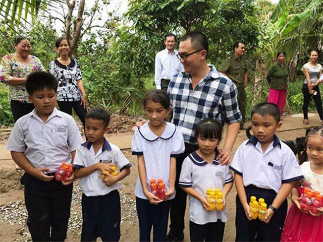 Anh làm việc nghĩa thầm lặng, không cần ai tung hô, cũng chẳng bao giờ nói mình giúp ai bao nhiêu tiền...