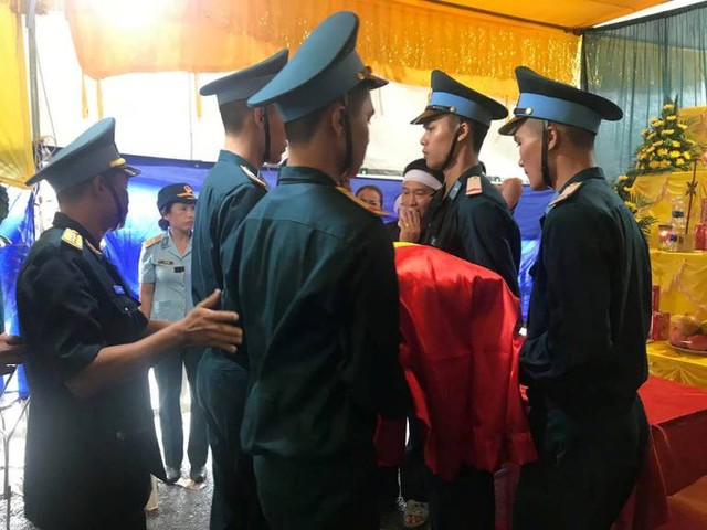 
Đúng 14h chiều nay (28/7), lễ truy điệu Đại tá, liệt sĩ Phạm Giang Nam được tổ chức trọng thể tại quê nhà tỉnh Thái Bình
