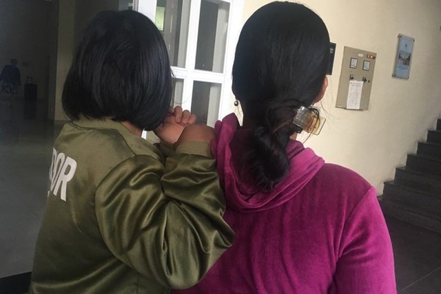 
Hành trình của chị L. đi đòi công bằng cho con gái 11 tuổi tố bị chính ông nội hiếp dâm.

