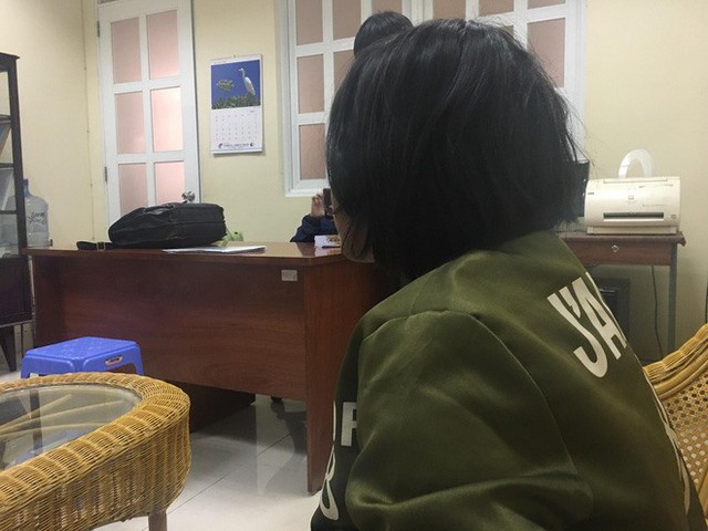 
Bé T trình bày với cơ quan chức năng việc bị chính ông nội cưỡng hiếp. Ảnh Kim Lượng
