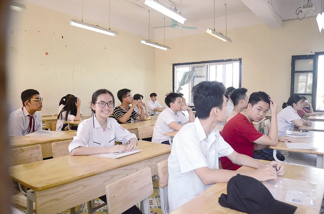 
Kỳ tuyển sinh vào lớp 10 tại Hà Nội vẫn đang “nóng” vì nhiều thí sinh chờ hạ điểm chuẩn.     Ảnh minh họa: Q.A
