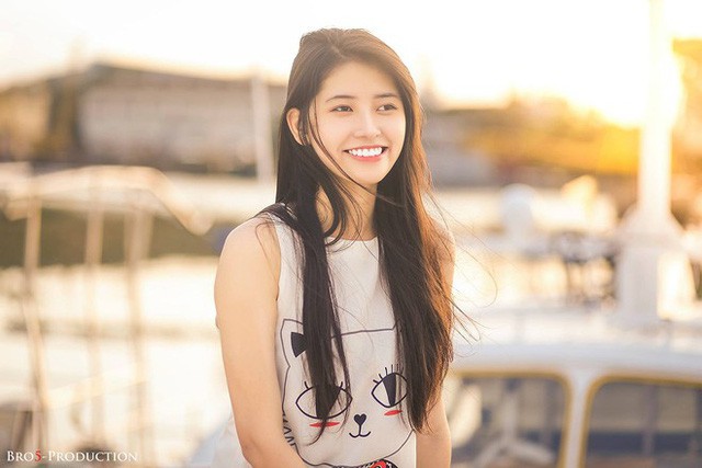 Thời gian qua, Thu Uy&ecirc;n đ&atilde; nhận nhiều lời mời tham gia l&agrave;m người mẫu, diễn vi&ecirc;n trong c&aacute;c bộ phim ngắn gi&agrave;nh cho giới trẻ. Đặc biệt, b&ecirc;n cạnh việc học, c&ocirc; n&agrave;ng c&ograve;n kinh doanh mỹ phẩm v&agrave; mong muốn tương lai c&oacute; một thương hiệu l&agrave;m đẹp của ri&ecirc;ng m&igrave;nh.