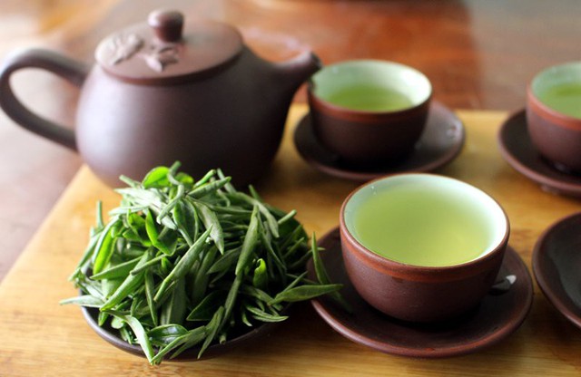 Nước tr&agrave; đạt chuẩn thường xanh trong, c&oacute; hương thơm dịu