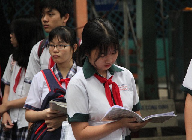 Học sinh thi v&agrave;o lớp 10 năm nay