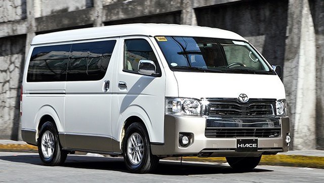 Mẫu xe Hiace nhập khẩu Thái Lan được giảm tới 210 triệu đồng.