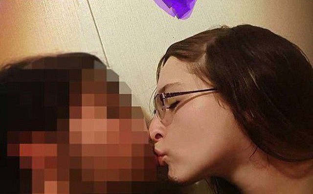Ảnh chụp chung của nạn nh&acirc;n v&agrave; bị c&aacute;o khi c&ograve;n hẹn h&ograve;
