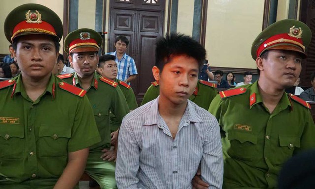 Bị cáo Nguyễn Hữu Tình tại tòa. Ảnh: Văn Châu