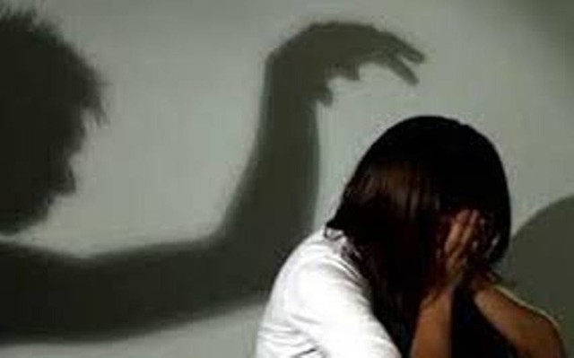 
Truy tố người cha đồi bại hiếp dâm con gái ruột. (Ảnh minh họa).
