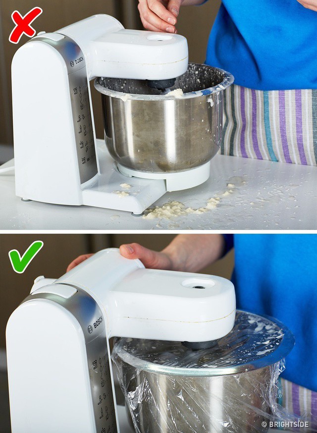 
Nếu bạn từng trộn thức ăn với máy trộn và cho xuống một chiếc cốc mở, bạn có nguy cơ làm bắn thực phẩm xung quanh nhà bếp. Nhưng nếu bạn bọc cốc bằng màng bọc thực phẩm thì có thể tránh được mớ hỗn độn khổng lồ này.
