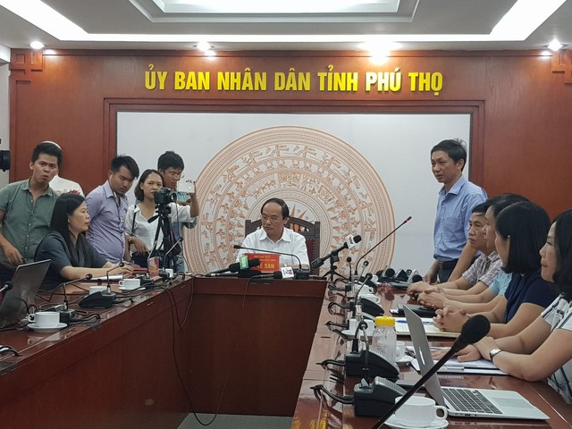 
PGS.TS Nguyễn Hoàng Long - Cục trưởng Cục Phòng chống HIV/AIDS - nói chưa thể khẳng định nguồn lây nào chủ yếu trong vụ 42 người Kim Thượng nhiễm H.
