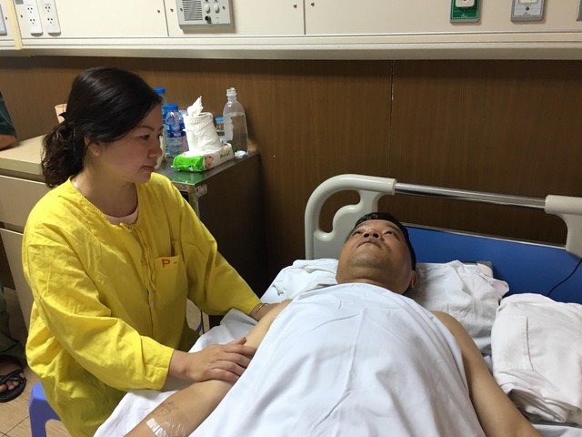 Sau phẫu thuật ngày thứ nhất, hiện sức khỏe của anh Phạm Văn Tuyền đã ổn định