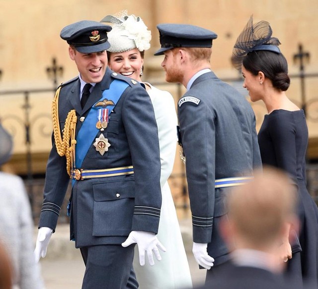 Hai cặp vợ chồng nổi tiếng nhất hoàng gia Anh tại lễ kỷ niệm 100 năm Lực lượng Không quân Hoàng gia hồi tháng 7. Ảnh: UK Press.