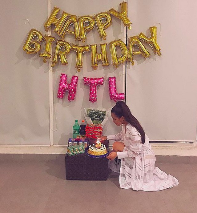 Mới đây nữ diễn viên kiêm ca sĩ Hoàng Thùy Linh đón sinh nhật tuổi 30. Chiếc bánh sinh nhật được bạn bè chuẩn bị đã khéo léo thay thế số tuổi thật bằng hình ảnh chiếc nến số 20 như một lời chúc Hoàng Thùy Linh mãi mãi thanh xuân.