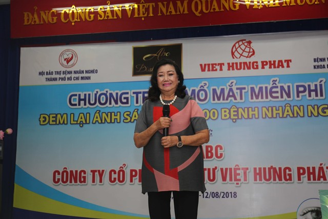 NSND Kim Cương xúc động phát biểu tại chương trình